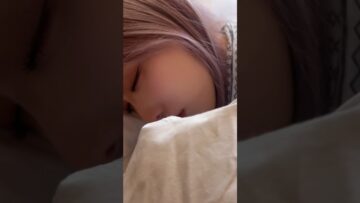 まだ夢の中にいたい朝😴　#寝起きこなん  #朝のひとコマ  #すっぴん風  #おはようこなん  #布団の中から  #朝活したいけど  #まだ眠い  #リアルなこなん